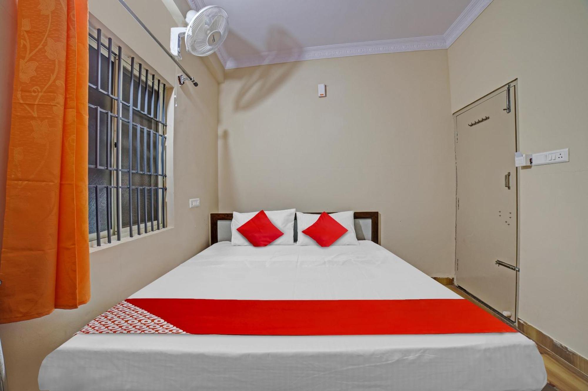 Spot On 81074 Sk Lodge Bangalore Bagian luar foto